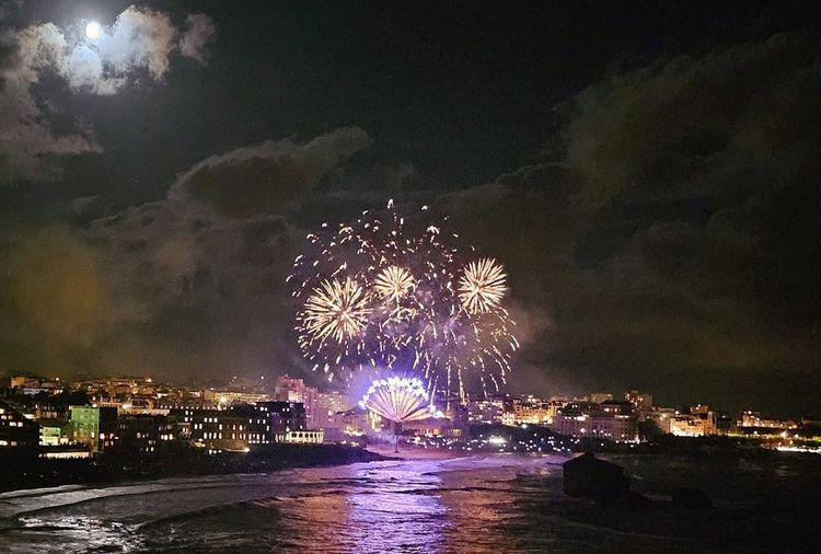 COUP DE CŒUR - Soirée de grande fête à Biarritz autour du feu d’artifice